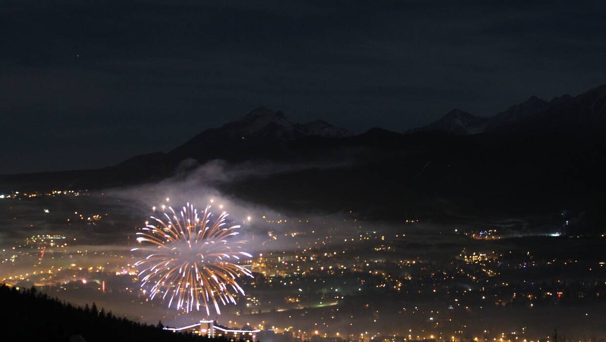 Sztuczne ognie nad Zakopanem, fot. PAP/Grzegorz Momot