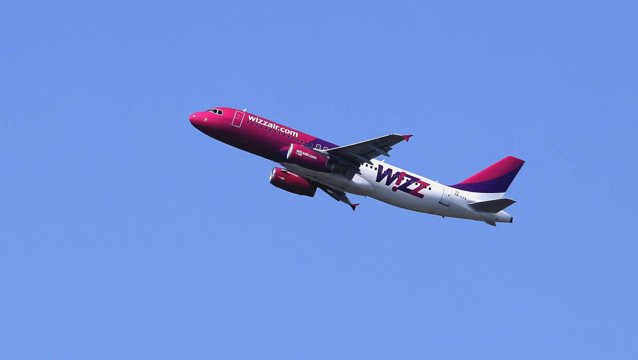 Samolot Wizz Air, zdjęcie ilustracyjne, fot. PAP/EPA/ROBERT GHEMENT