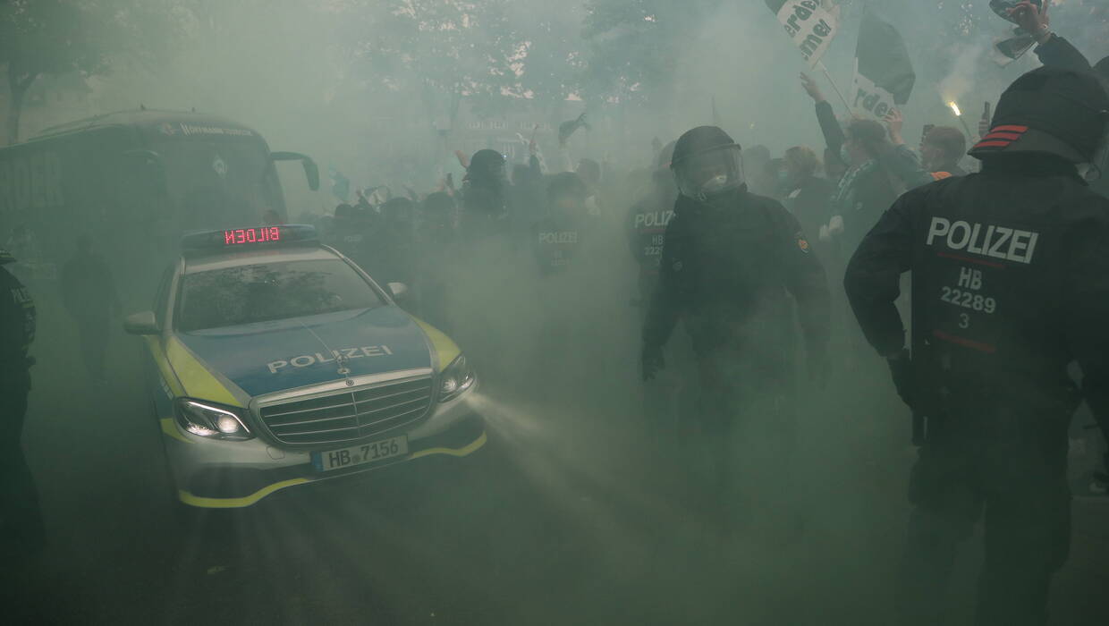 Według policji, w zamieszkach w centrum Kolonii zostało rannych dziewięciu funkcjonariuszy. Fot. PAP/EPA/FOCKE STRANGMANN / POOL (zdjęcie ilustracyjne)