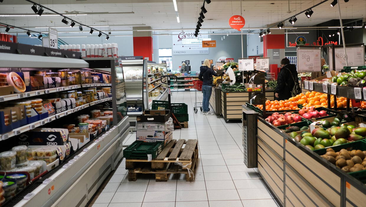 Supermarket. Fot. PAP/Albert Zawada