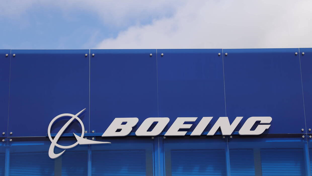 Logo firmy Boeing, zdjęcie ilustracyjne, fot. PAP/EPA/NEIL HALL