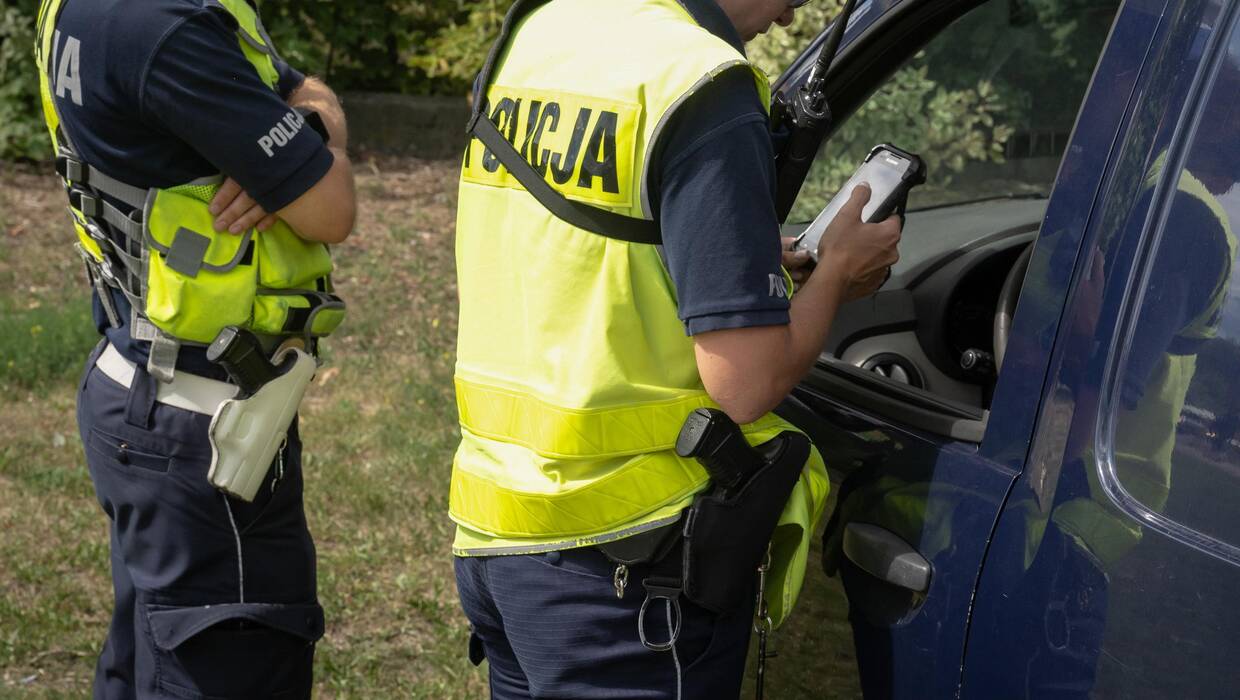 Policjanci z patrolu drogowego Fot. PAP/Tytus Żmijewski