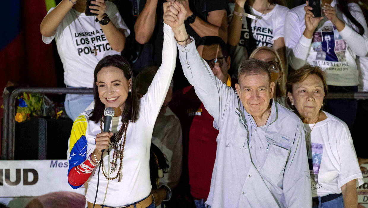 Liderka wenezuelskiej opozycji Maria Corina Machado i opozycyjny prezydent elekt Wenezueli Edmundo Gonzalez Urrutia, fot. PAP/EPA/EFE/ROONALD PENA R