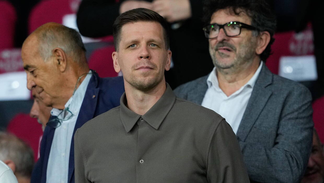 Wojciech Szczęsny na trybunach podczas meczu FC Barcelony, fot. PAP/EPA/EFE/ALEJANDRO GARCIA