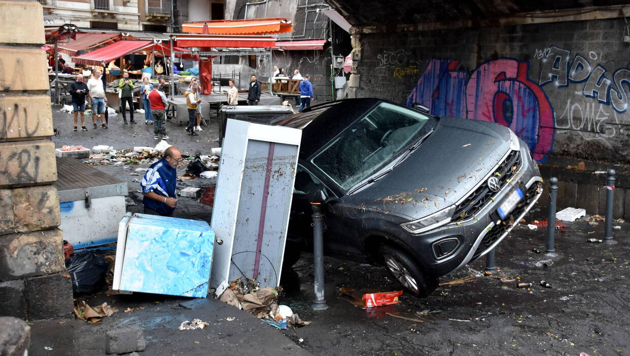 Zniszczenia po powodzi w Katanii. Fot. PAP/EPA/Orietta Scardino