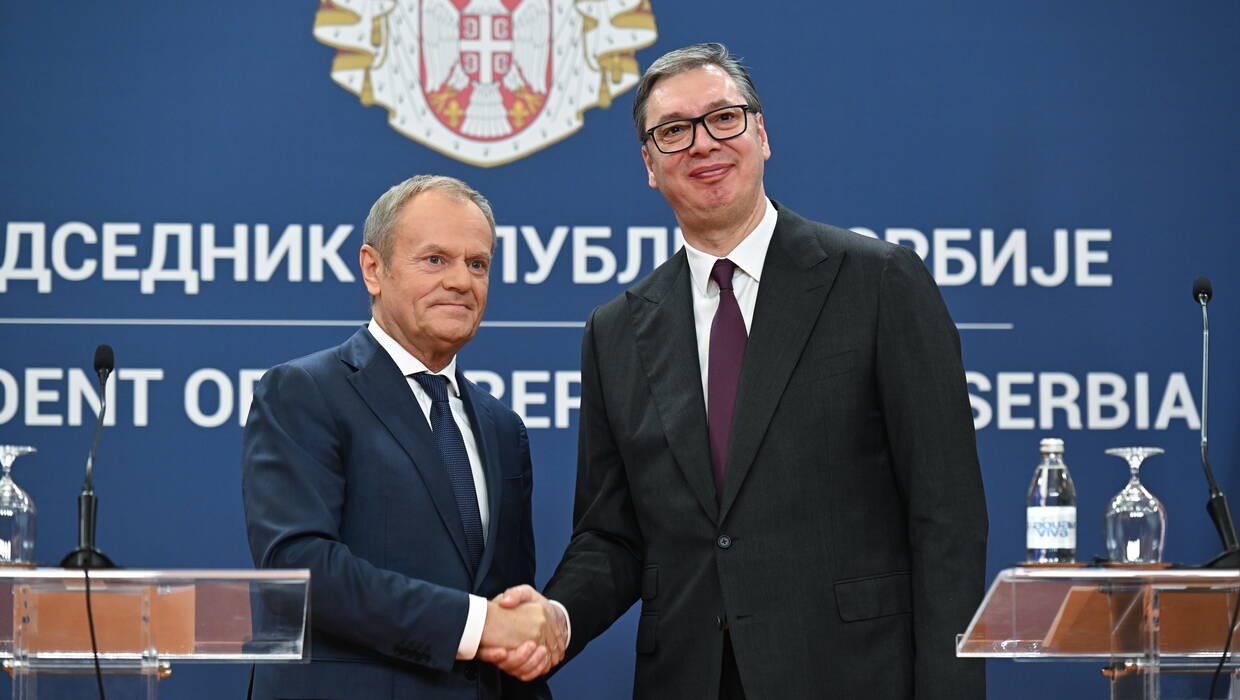 Premier RP Donald Tusk (L) i prezydent Serbii Aleksandar Vuczić (P). Fot. PAP/	Radek Pietruszka