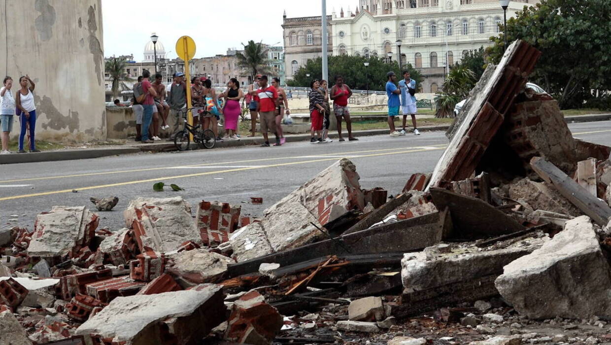 Zniszczenia po huraganie. Fot. PAP/EPA/Felipe Borrego