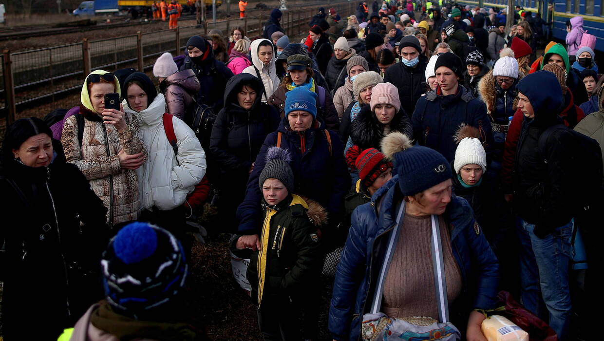 Ukraińscy migranci na dworcu PKP w Olkuszu. Fot. PAP/Łukasz Gągulski