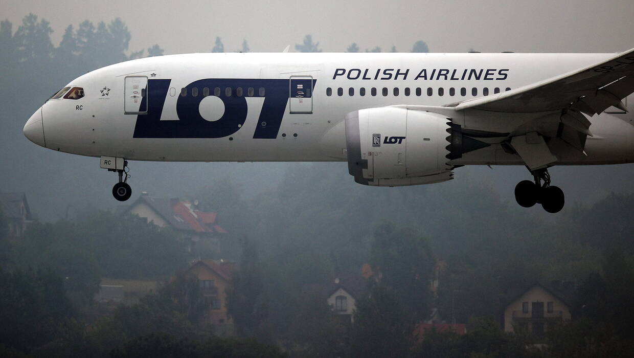 Samolot Polskich Linii Lotniczych LOT. Fot. PAP/	Łukasz Gągulski