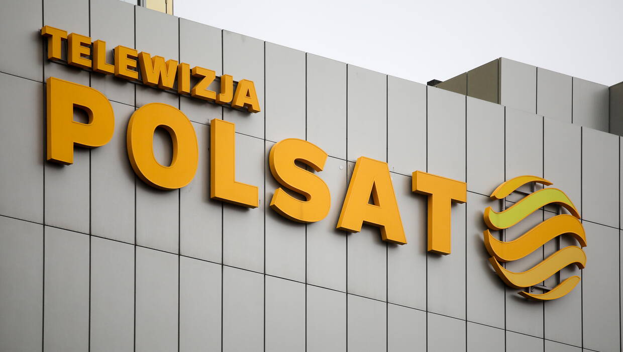 Logo Telewizji Polsat na jej siedzibie w Warszawie przy ul. Ostrobramskiej. Fot. PAP/ Albert Zawada