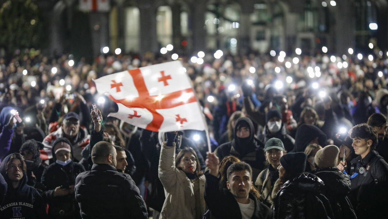 Protesty w Gruzji. Fot. EPA/David Mdzinarishvili