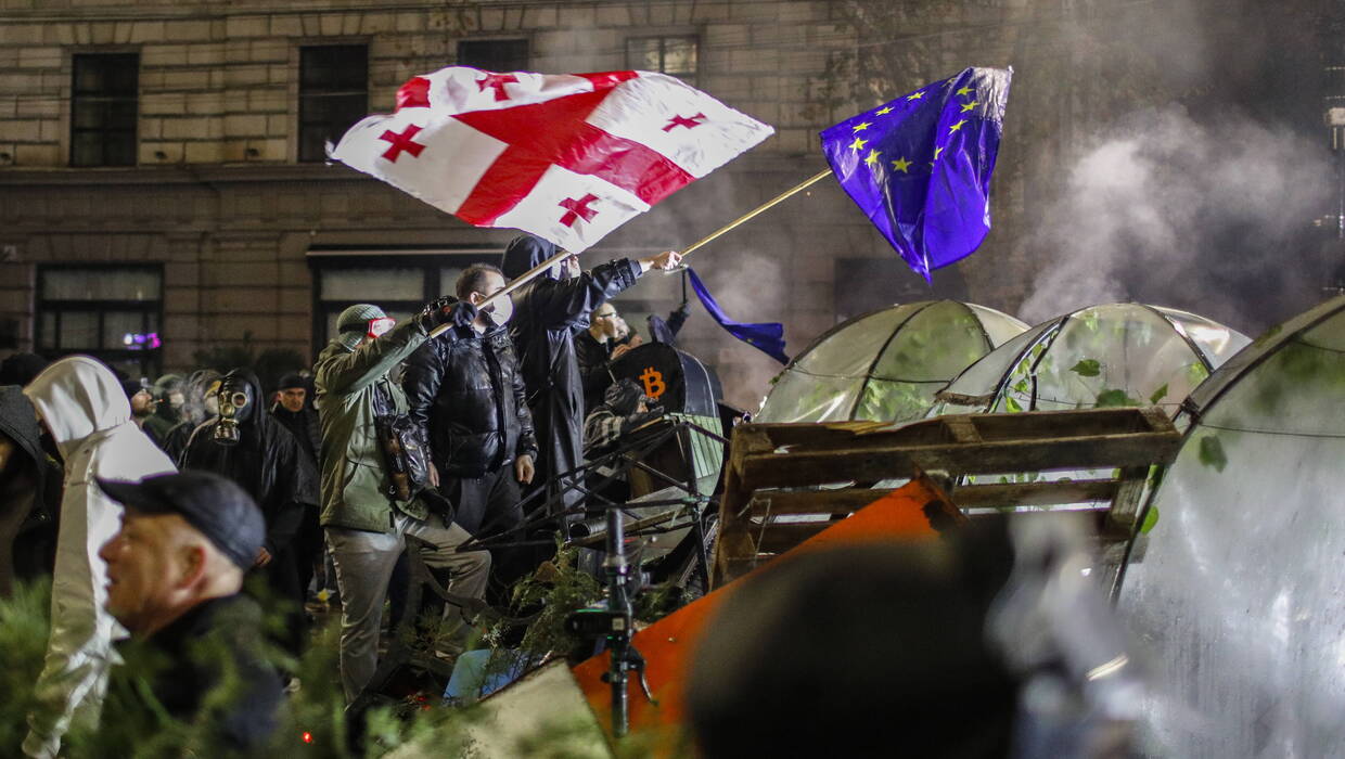 Trwają protesty w Gruzji. Fot. PAP/EPA/DAVID MDZINARISHVILI