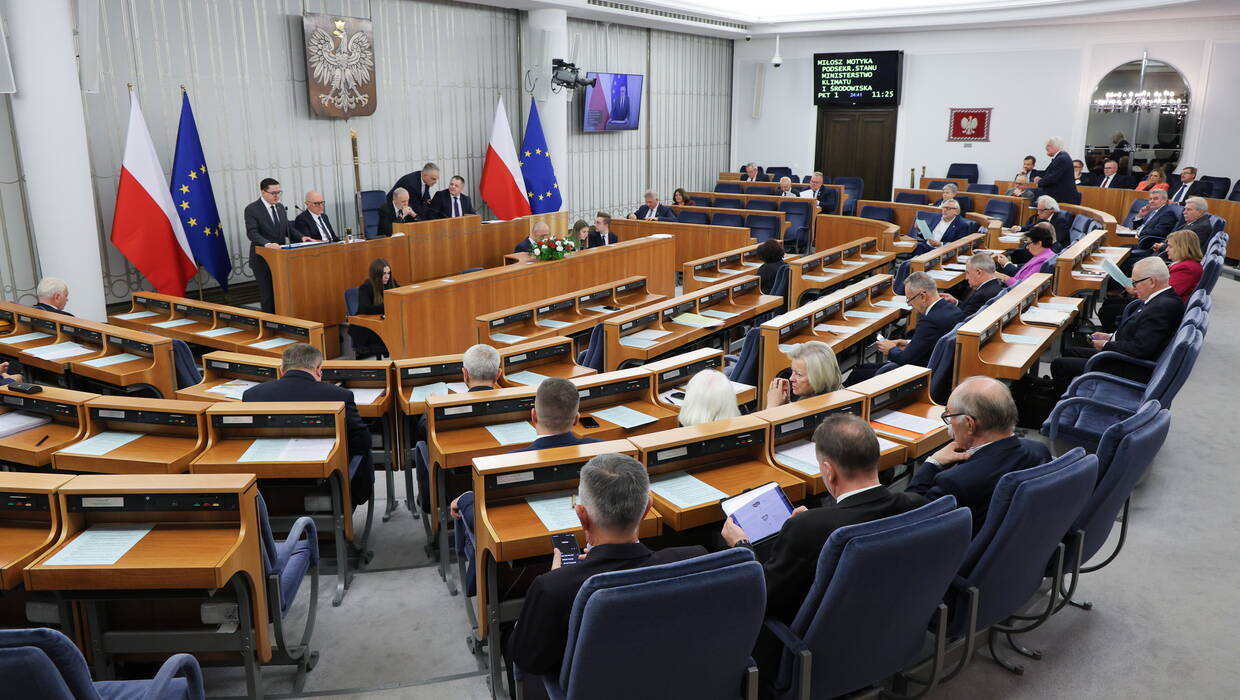 Senatorowie na sali posiedzeń w Warszawie. Fot. PAP/	Paweł Supernak