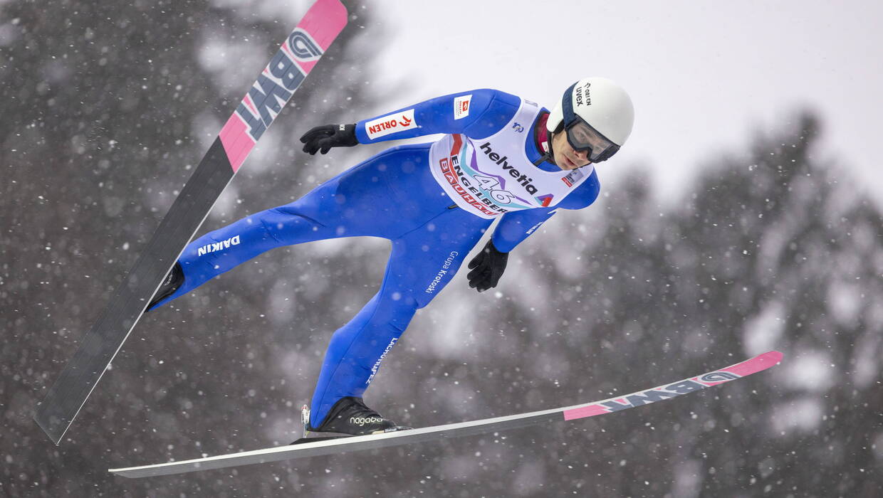 Jakub Wolny podczas konkursu w Engelbergu, fot. PAP/EPA/KEYSTONE/PHILIPP SCHMIDLI