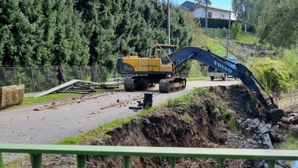 Prace interwencyjne na terenach dotkniętych przez powódź. Fot. X/Wody Polskie