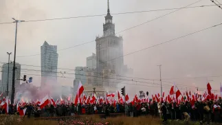 Uczestnicy Marszu Niepodległości na Moście Poniatowskiego w Warszawie. Fot. PAP/	Uczestnicy Marszu Niepodległości na Moście Poniatowskiego w Warszawie. Fot. PAP/Albert Zawada