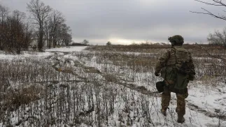 Żołnierz Ukraińskich Sił Lądowych. Fot. EPA/Sergey Kozlov