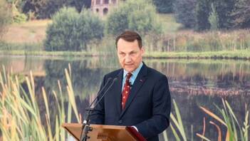 Глава Министерства иностранных дел в поместье Дитчли Парк около Оксфорда. Fot. X/Radosław Sikorski