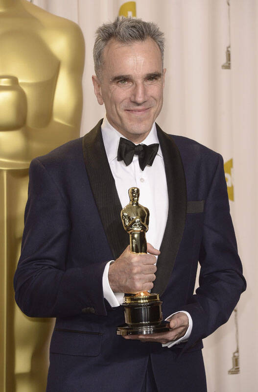 Brytyjski aktor Daniel Day-Lewis otrzymał Oscara za rolę pierwszoplanową za rolę Lincolna na 85. ceremonii rozdania Oscarów w Dolby Theatre w Hollywood, Kalifornia, USA. Fot. PAP/PAUL BUCK