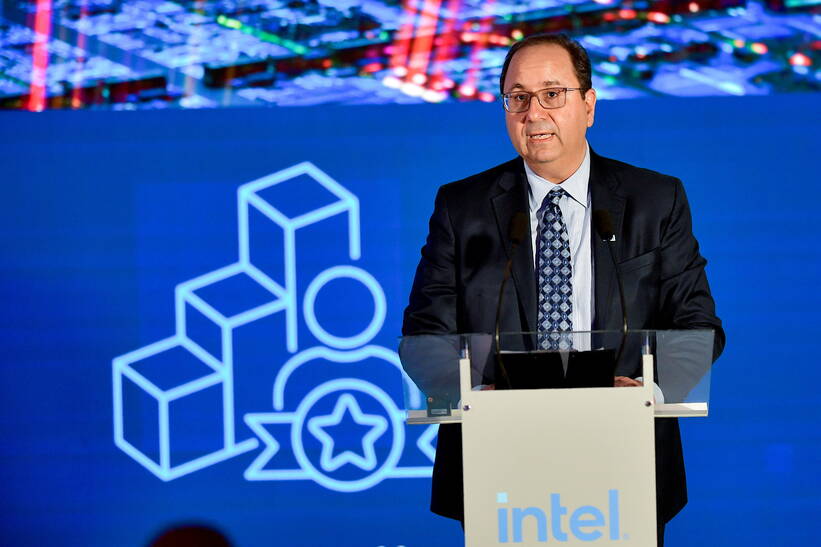 Wiceprezes i dyrektor ds. operacji globalnych Intela Keyvan Esfarjani. Fot. PAP/Sebastian Borowski