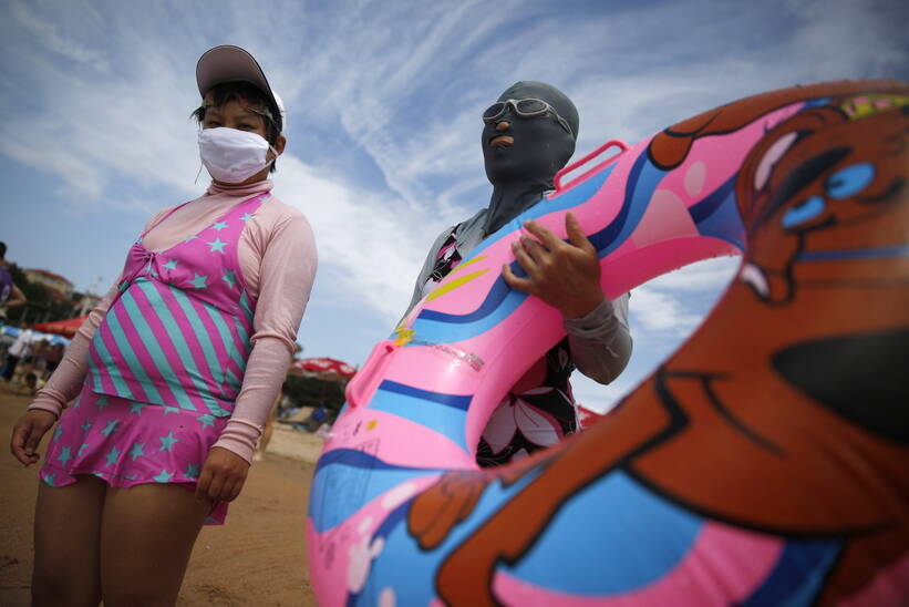 W Chinach modne są facekini, fot. PAP/EPA/WU HONG