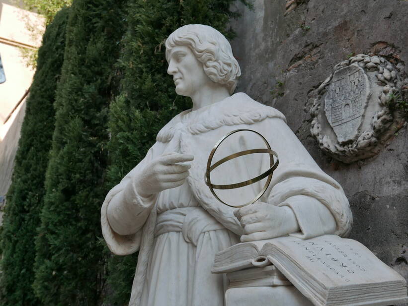 Odrestaurowany pomnik Kopernika w Rzymie, fot. Instytut Polonika