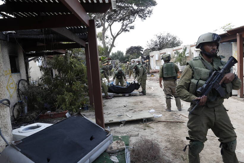 Palestyńscy terroryści z Hamasu zamordowali około 70 mieszkańców kibucu Kfar Aza. Fot. PAP/DPA/Ilia Yefimovich