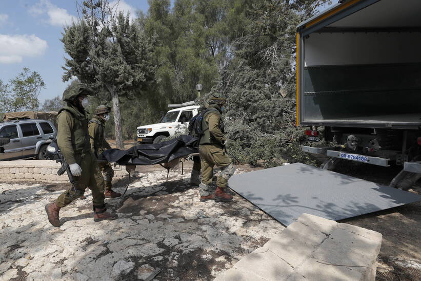 Palestyńscy terroryści z Hamasu zamordowali około 70 mieszkańców kibucu Kfar Aza. Fot. PAP/DPA/Ilia Yefimovich