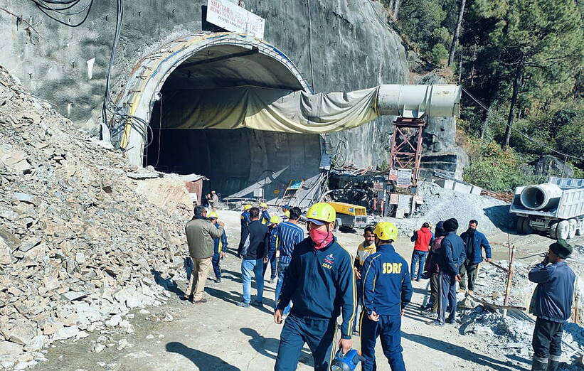 Zawalony tunel, Fot. PAP/EPA/STATE DISASTER RESPONSE FORCE HANDOUT