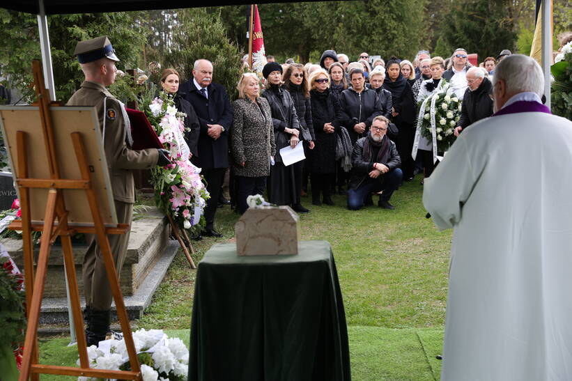 Pogrzeb aktorki Zofii Kucówny na Cmentarzu Parafialnym Konstancin-Jeziorna. Fot. PAP/Rafał Guz