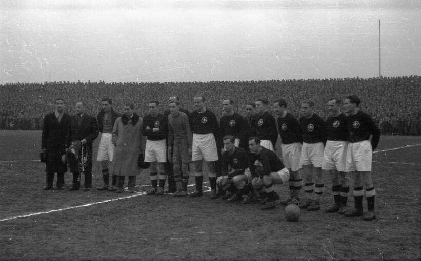 Za swój największy sukces piłkarz uważał zdobycie z Polonią Warszawa mistrzostwa Polski w 1946 roku. Fot. PAP/	J. Żyszkowski