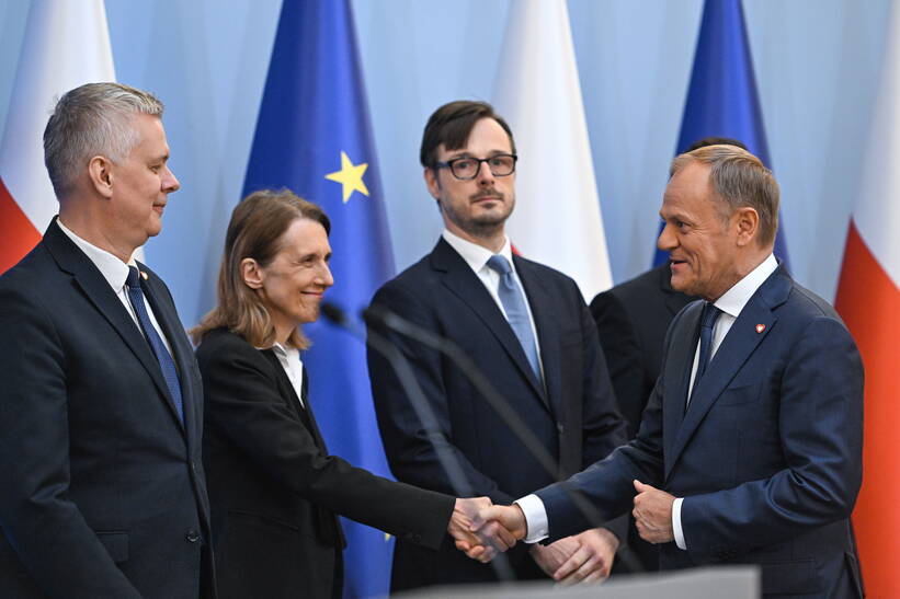 Premier Tusk i nowi ministrowie, fot. PAP/Radek Pietruszka