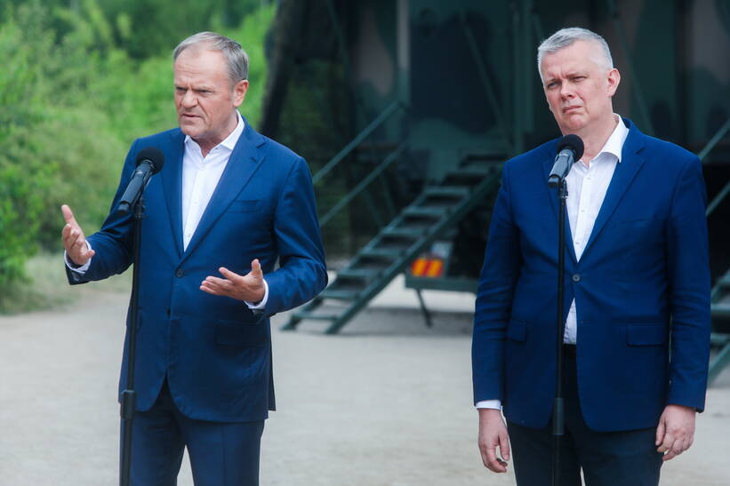 Donald Tusk, Tomasz Siemoniak. Fot. PAP/Artur Reszko