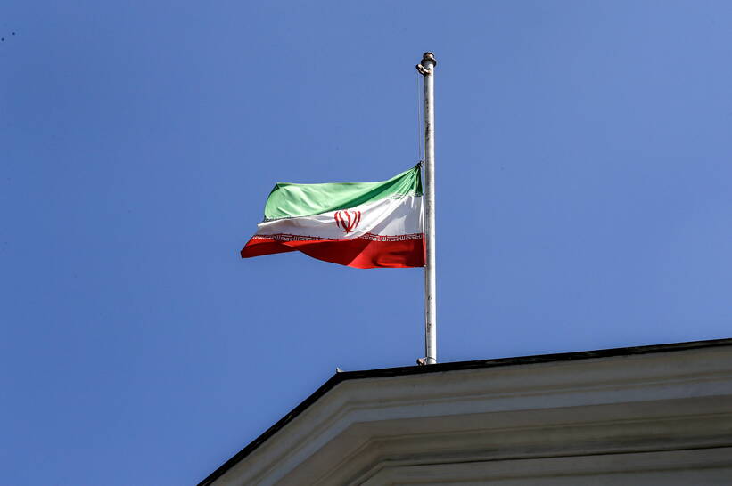 Иранский флаг. Fot. PAP/EPA/YURI KOCHETKOV