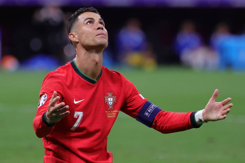 Cristiano Ronaldo. Fot PAP/EPA/OLIVIER MATTHYS