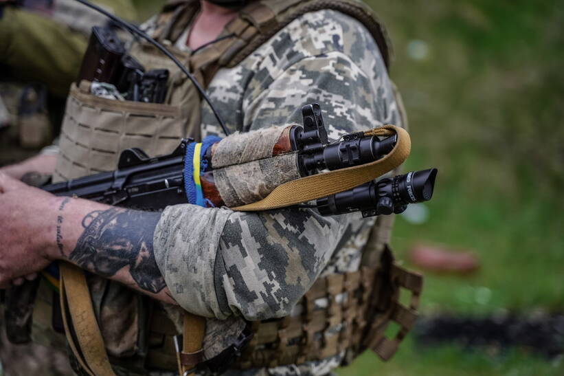 Украинский военный. Fot. PAP/Vladyslav Karpovych (фотоиллюстрация)