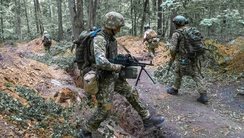 Украинские военные. Fot. PAP/ Mykola Kalyeniak