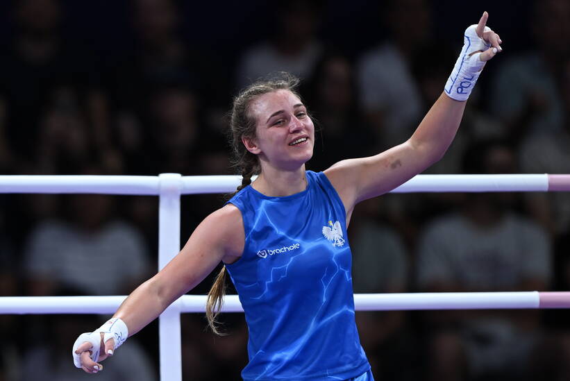 Igrzyska Olimpijskie Paryż 2024. Poka Julia Szeremeta zwyciężyła w pojedynku ćwierćfinałowym z Portorykanką Ashleyann Lozada Mottą w kategorii 57 kg turnieju bokserskiego, 4 bm. (js) PAP/Adam Warżawa