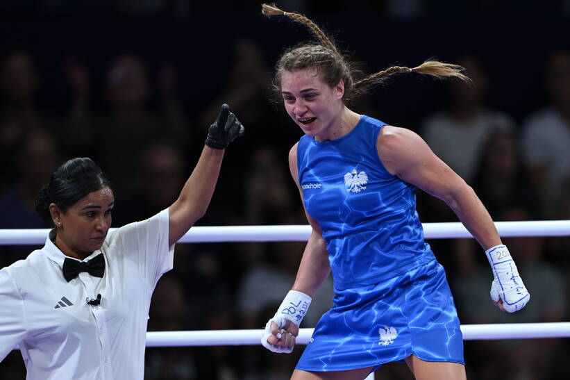 Igrzyska Olimpijskie Paryż 2024. Poka Julia Szeremeta zwyciężyła w pojedynku ćwierćfinałowym z Portorykanką Ashleyann Lozada Mottą w kategorii 57 kg turnieju bokserskiego, 4 bm. (js) PAP/Adam Warżawa