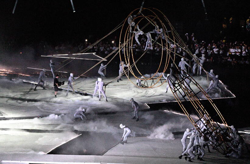 Występ na ceremonii zamknięcia igrzysk olimpijskich w Paryżu, fot. PAP/EPA/	CAROLINE BLUMBERG