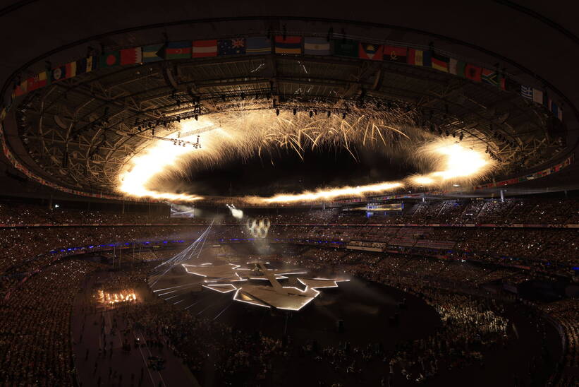 Fajerwerki na ceremonii zamknięcia igrzysk olimpijskich w Paryżu, fot. PAP/EPA/RITCHIE B. TONGO