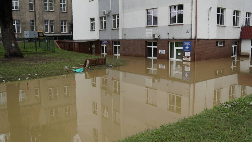 Szpital w Nysie został całościowo ewakuowany, fot. PAP/Sławomir Pabian