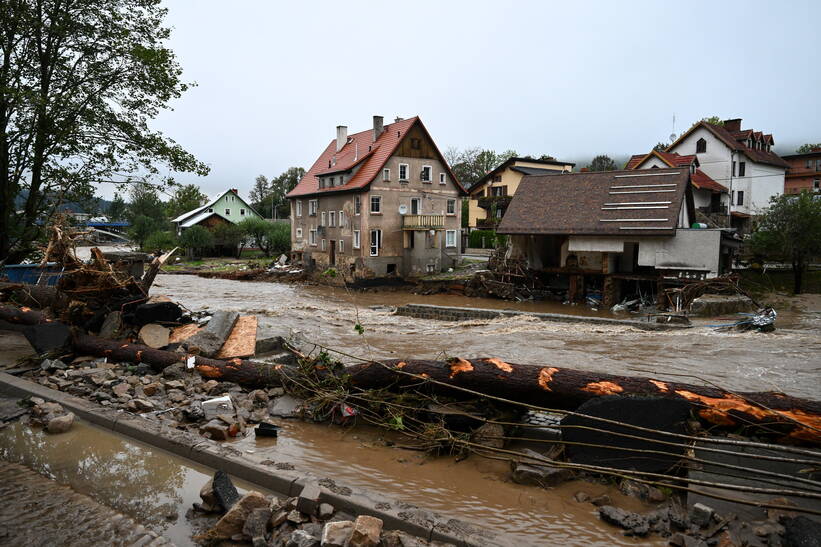 Zniszczenia w Lądku-Zdroju, fot. PAP/Maciej Kulczyński