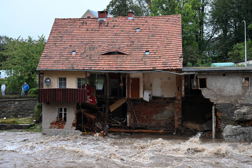 Zniszczenia w Lądku-Zdroju, fot. PAP/Maciej Kulczyński