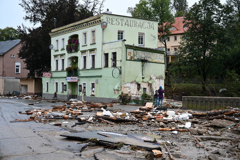 Zniszczenia w Lądku-Zdroju, fot. PAP/Maciej Kulczyński