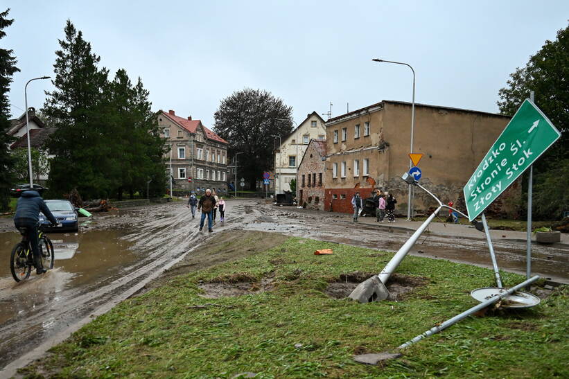 Zniszczenia w Lądku-Zdroju, fot. PAP/Maciej Kulczyński