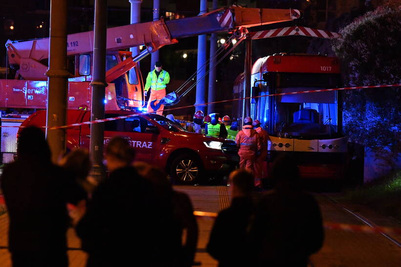 Miejsce wypadku z udziałem tramwaju na pętli tramwajowej Łostowice Świętokrzyska w Gdańsku Fot. PAP/Andrzej Jackowski