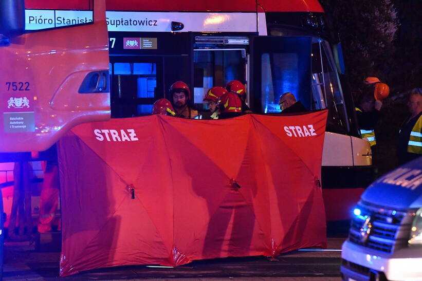 Miejsce wypadku z udziałem tramwaju na pętli tramwajowej Łostowice Świętokrzyska w Gdańsku Fot. PAP/Andrzej Jackowski