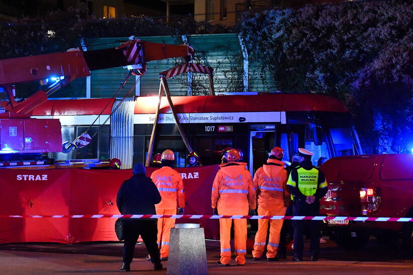 Miejsce wypadku z udziałem tramwaju na pętli tramwajowej Łostowice Świętokrzyska w Gdańsku Fot. PAP/Andrzej Jackowski