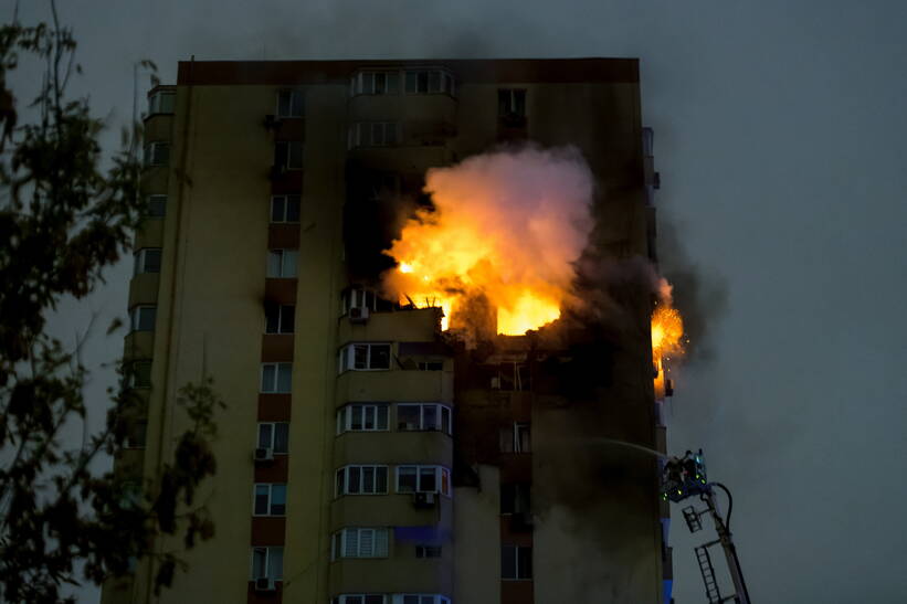 Пожар в киевской многоэтажке после удара дрона. Фотоиллюстрация. Fot. PAP/Vladyslav Musiienko